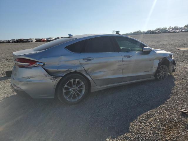 3FA6P0LU4KR139819 - 2019 FORD FUSION SE SILVER photo 3