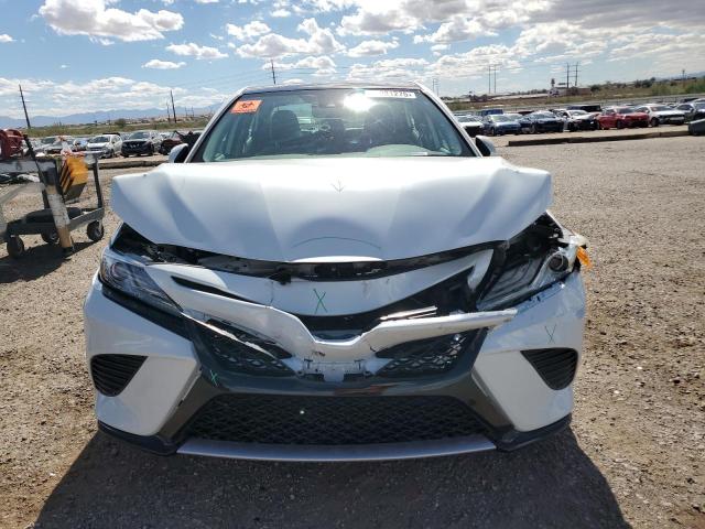 4T1B61HK3KU735078 - 2019 TOYOTA CAMRY XSE WHITE photo 5