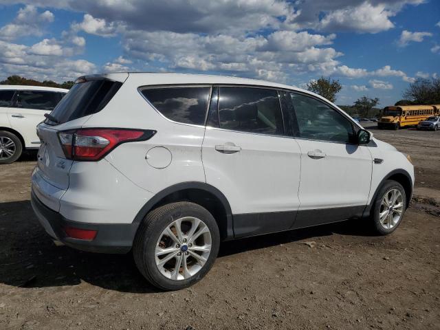 1FMCU9GD7HUE43812 - 2017 FORD ESCAPE SE WHITE photo 3