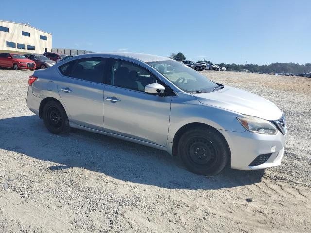 3N1AB7AP2JY305075 - 2018 NISSAN SENTRA S 银色 照片 4