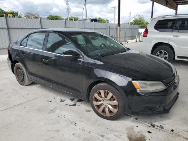 3VWDP7AJ2DM403815 - 2013 VOLKSWAGEN JETTA SE أسود صورة 4