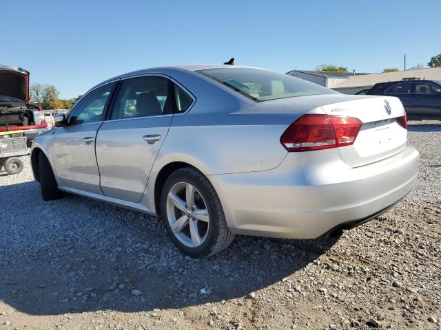 1VWAT7A37FC086392 - 2015 VOLKSWAGEN PASSAT S SILVER photo 2