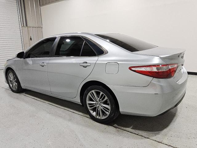 4T1BF1FK5FU001261 - 2015 TOYOTA CAMRY SE LE Gümüş fotoğraf 2