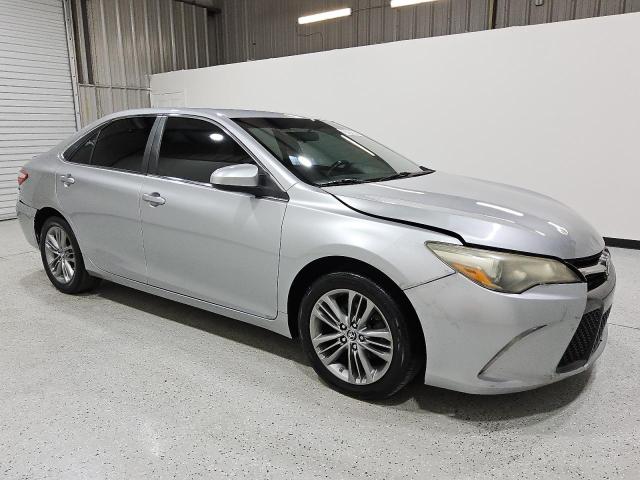 4T1BF1FK5FU001261 - 2015 TOYOTA CAMRY SE LE Gümüş fotoğraf 4
