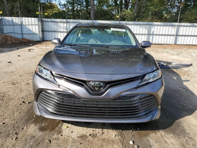 4T1B11HK5JU095906 - 2018 TOYOTA CAMRY L GRAY photo 5