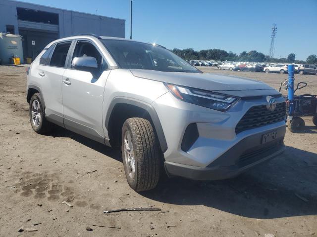 2T3P1RFV8SW554954 - 2025 TOYOTA RAV4 XLE SILVER photo 4