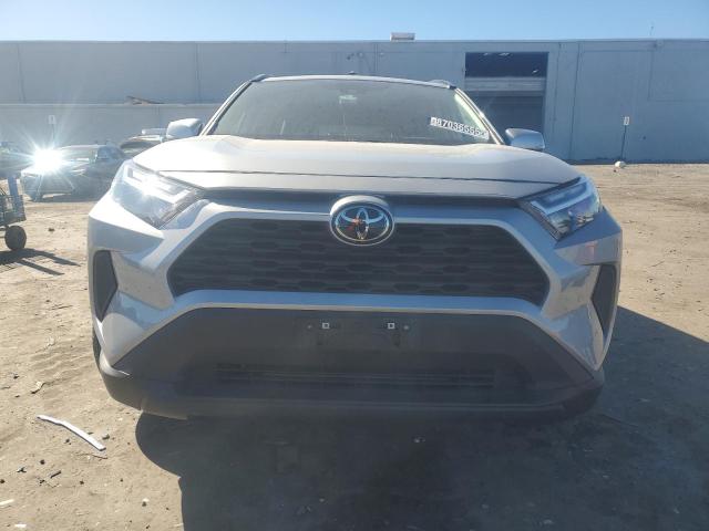 2T3P1RFV8SW554954 - 2025 TOYOTA RAV4 XLE SILVER photo 5