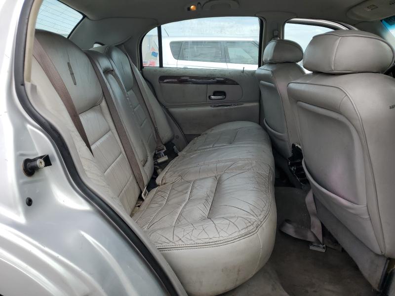 1LNHM82W9YY876405 - 2000 LINCOLN TOWN CAR SIGNATURE Сріблястий фото 10