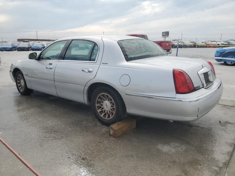 1LNHM82W9YY876405 - 2000 LINCOLN TOWN CAR SIGNATURE Сріблястий фото 2