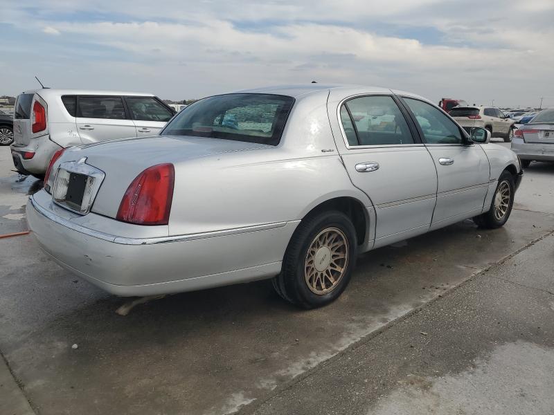 1LNHM82W9YY876405 - 2000 LINCOLN TOWN CAR SIGNATURE Сріблястий фото 3
