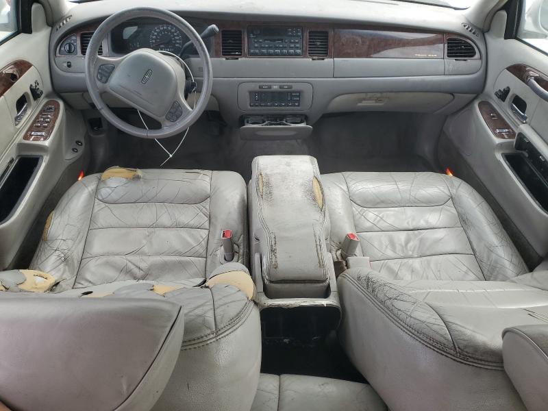 1LNHM82W9YY876405 - 2000 LINCOLN TOWN CAR SIGNATURE Сріблястий фото 8