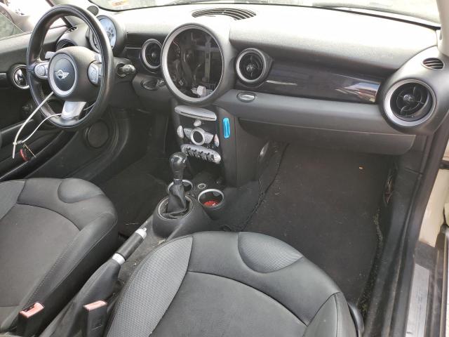 WMWMF33589TW72275 - 2009 MINI COOPER WHITE photo 8