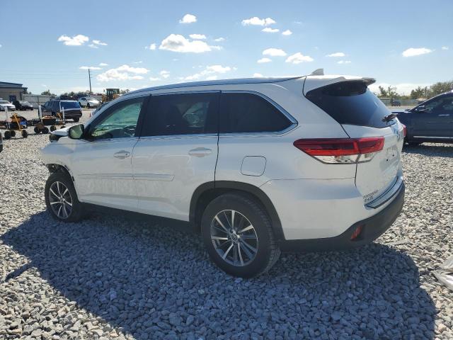 5TDKZRFH5KS553176 - 2019 TOYOTA HIGHLANDER SE WHITE photo 2