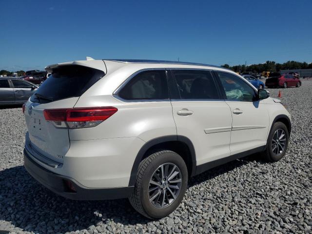 5TDKZRFH5KS553176 - 2019 TOYOTA HIGHLANDER SE WHITE photo 3