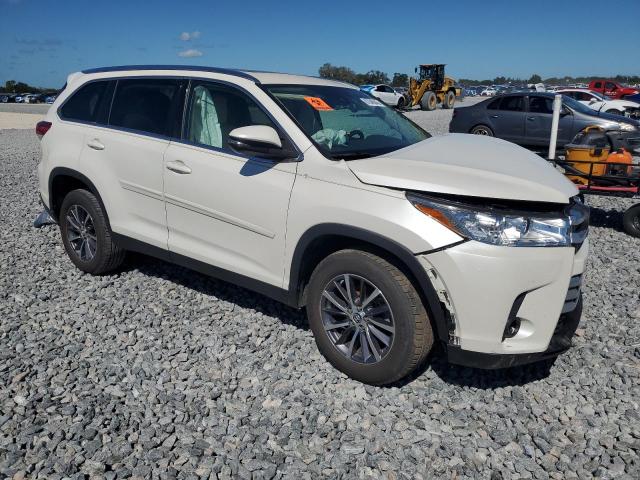 5TDKZRFH5KS553176 - 2019 TOYOTA HIGHLANDER SE WHITE photo 4