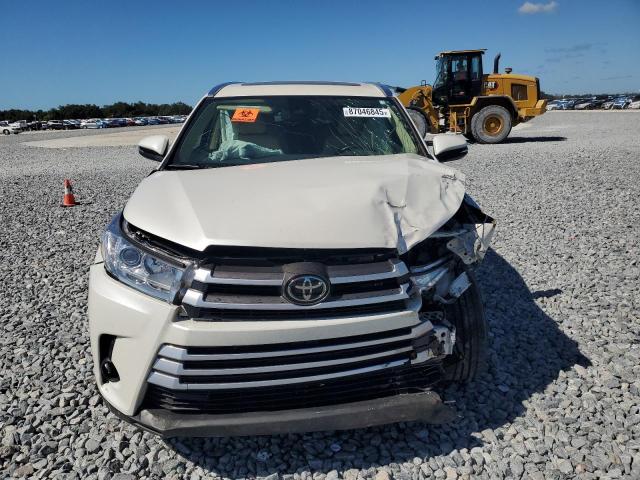 5TDKZRFH5KS553176 - 2019 TOYOTA HIGHLANDER SE WHITE photo 5