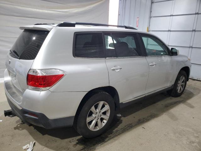 5TDBK3EH8BS050633 - 2011 TOYOTA HIGHLANDER BASE فضي صورة 3