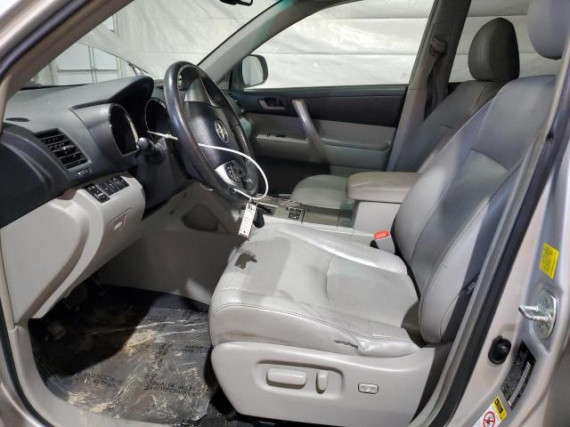 5TDBK3EH8BS050633 - 2011 TOYOTA HIGHLANDER BASE فضي صورة 7