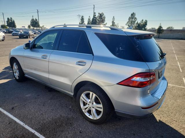 4JGDA5HB0CA047783 - 2012 MERCEDES-BENZ ML 350 4MATIC SILVER photo 2