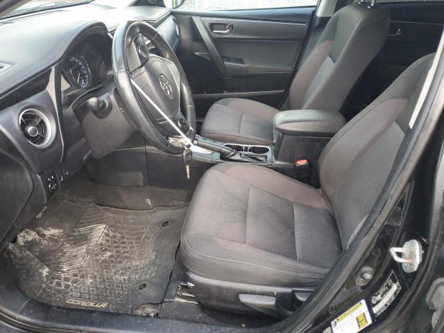 2T1BURHE6JC119941 - 2018 TOYOTA COROLLA L Schwarz Foto 7