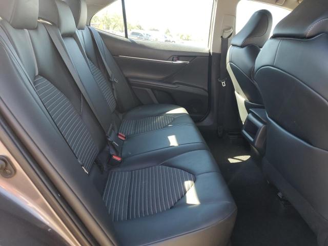 4T1G11AK0NU697473 - 2022 TOYOTA CAMRY SE 灰色 照片 10