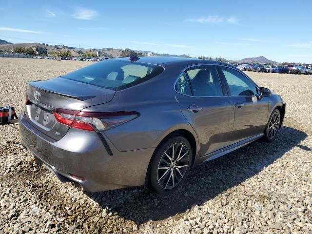 4T1G11AK0NU697473 - 2022 TOYOTA CAMRY SE 灰色 照片 3