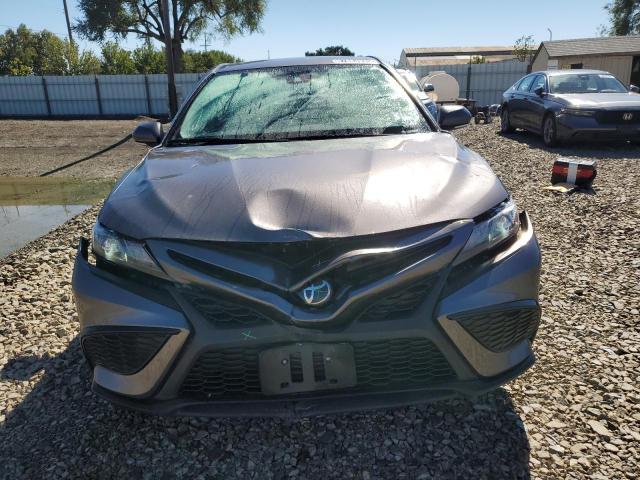 4T1G11AK0NU697473 - 2022 TOYOTA CAMRY SE 灰色 照片 5