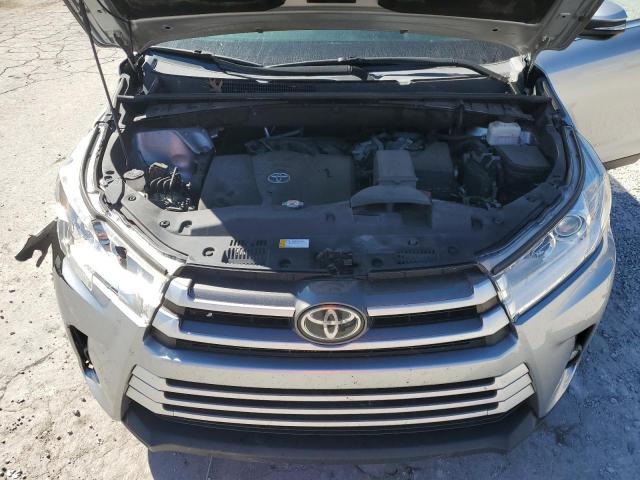 5TDJZRFH0KS725500 - 2019 TOYOTA HIGHLANDER SE 银色 照片 12