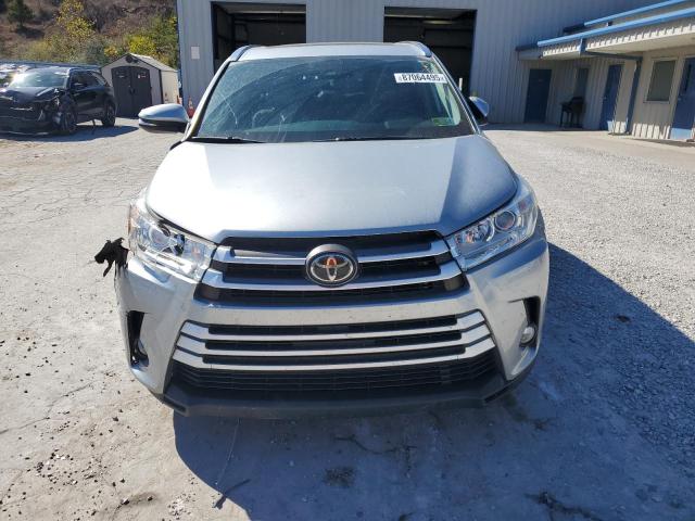 5TDJZRFH0KS725500 - 2019 TOYOTA HIGHLANDER SE 银色 照片 5