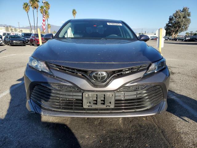 4T1B11HK4JU112808 - 2018 TOYOTA CAMRY L GRAY photo 5