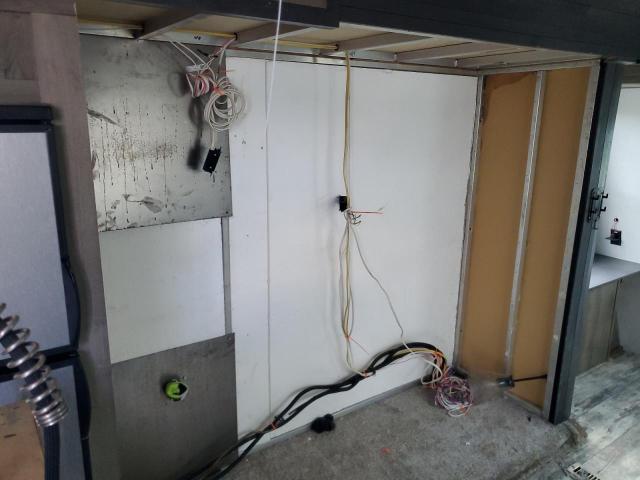 4YDT3302XM1530660 - 2021 KEYSTONE RV SPRINTER TWO TONE photo 9