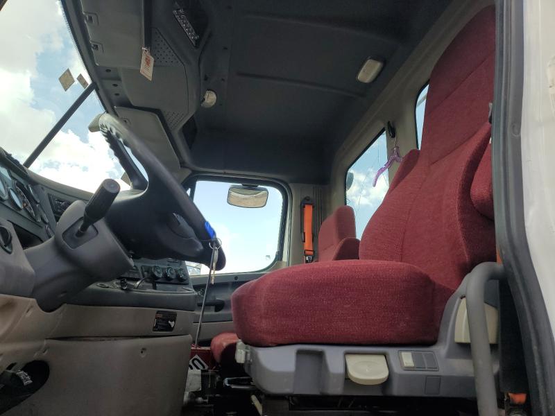 1FUJGBDV7FLGK2048 - 2015 FREIGHTLINER CASCADIA 1 白色 照片 5