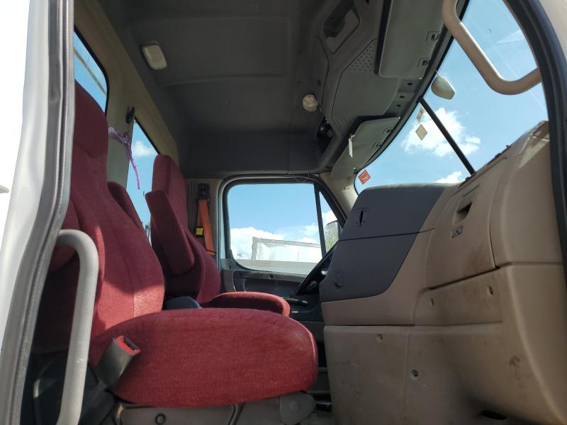 1FUJGBDV7FLGK2048 - 2015 FREIGHTLINER CASCADIA 1 白色 照片 6