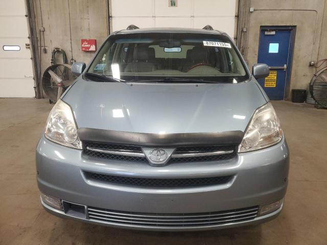 5TDZA22C85S264451 - 2005 TOYOTA SIENNA XLE BLUE photo 5