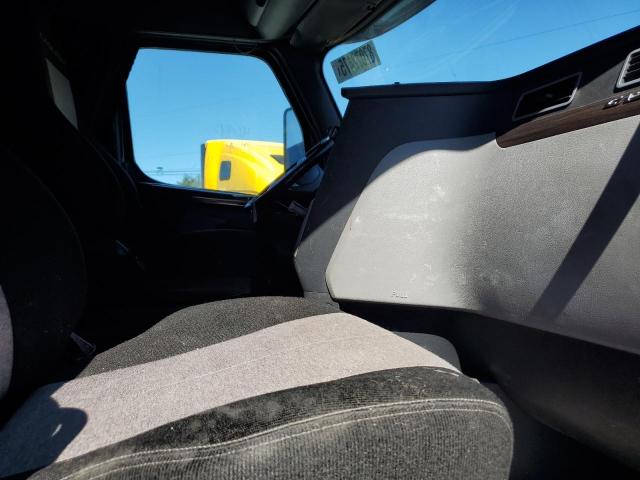 3AKJHHDR5JSJU7142 - 2018 FREIGHTLINER CASCADIA 1 فحمي صورة 5