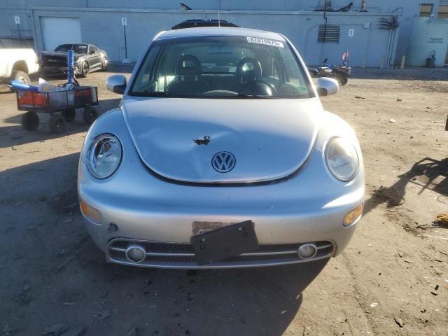 3VWDD21C61M457627 - 2001 VOLKSWAGEN NEW BEETLE GLX 银色 照片 5