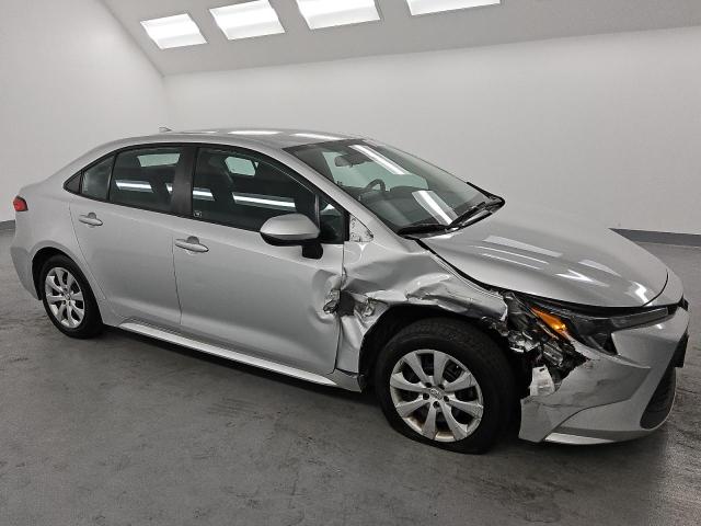 5YFEPMAE8MP223109 - 2021 TOYOTA COROLLA LE فضي صورة 4