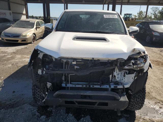 JTEBU5JR8J5601650 - 2018 TOYOTA 4RUNNER SR5/SR5 PREMIUM Ақ фото 5