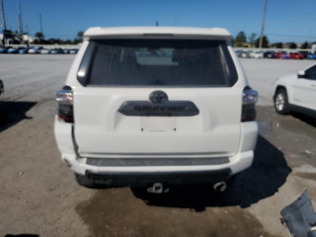 JTEBU5JR8J5601650 - 2018 TOYOTA 4RUNNER SR5/SR5 PREMIUM Ақ фото 6