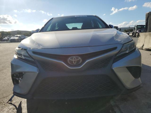 4T1B11HK4KU750252 - 2019 TOYOTA CAMRY L SILVER photo 5