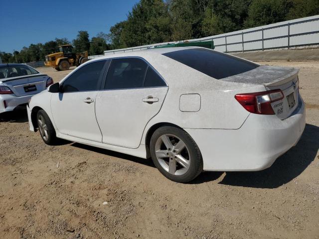 4T1BF1FK3EU772378 - 2014 TOYOTA CAMRY L WHITE photo 2