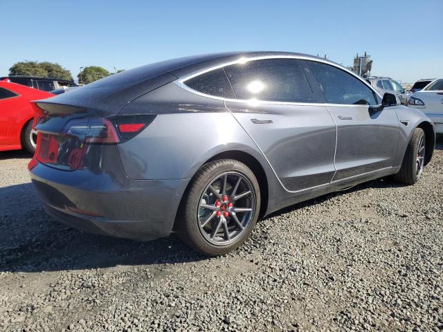 5YJ3E1EA7JF167450 - 2018 TESLA MODEL 3 灰色 照片 3
