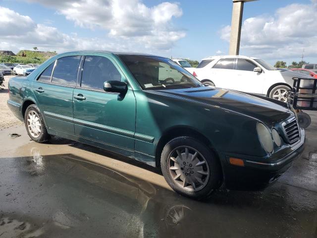 WDBJF82J91X046991 - 2001 MERCEDES-BENZ E 320 4MATIC GREEN photo 4