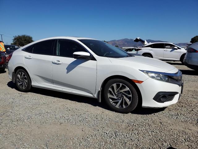 19XFC2F8XJE207790 - 2018 HONDA CIVIC EX Weiß Foto 4