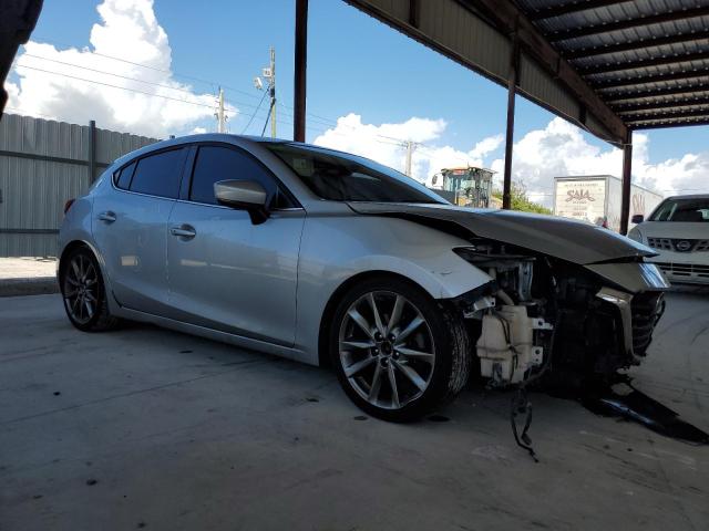 3MZBN1L32JM201982 - 2018 MAZDA 3 TOURING Silber Foto 4