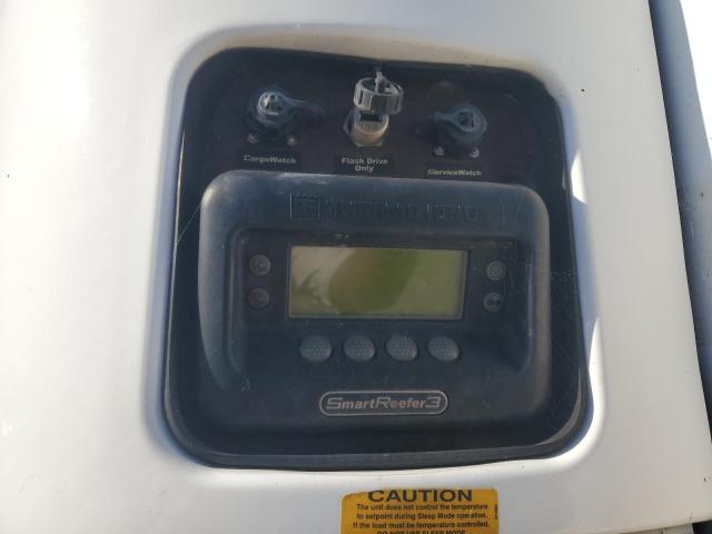 1UYVS2535FM089906 - 2015 UTILITY VS2RA WHITE photo 9