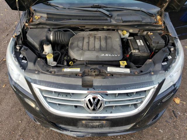 2C4RVABG5CR292697 - 2012 VOLKSWAGEN ROUTAN SE BLACK photo 12