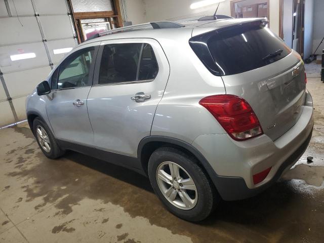 3GNCJLSB8JL406923 - 2018 CHEVROLET TRAX 1LT Srebrny zdjęcie 2