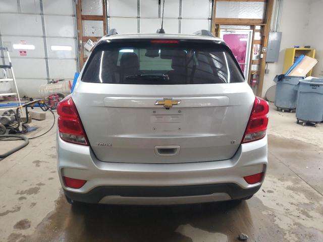 3GNCJLSB8JL406923 - 2018 CHEVROLET TRAX 1LT Srebrny zdjęcie 6