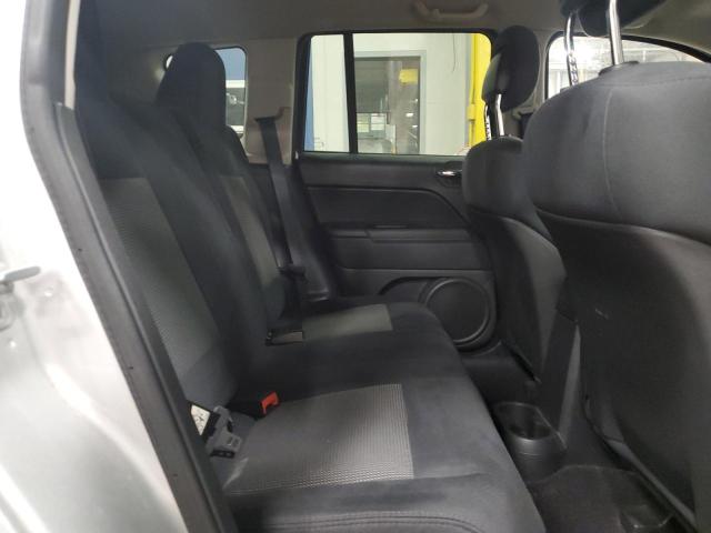 1J4NF1FB6BD263828 - 2011 JEEP COMPASS SPORT Argent photo 11